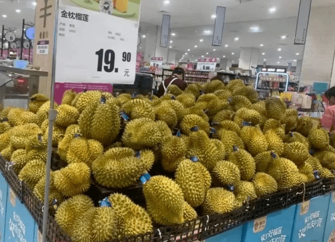 "水果中的爱马仕",价格终于被打到跳水了_榴莲_via_果肉