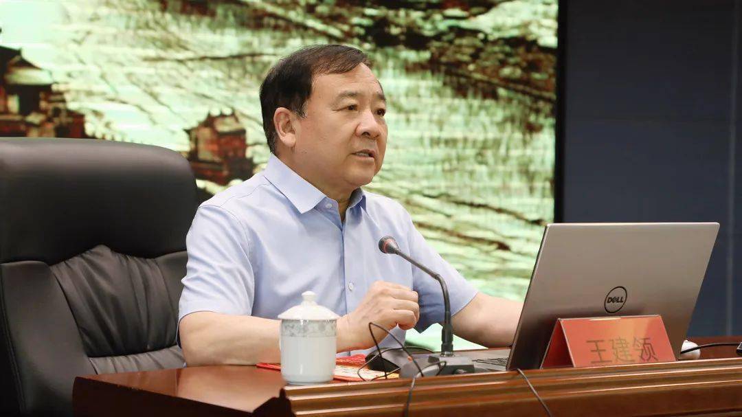 馆(局)原馆(局)长,省人大社会建设委员会原主任委员王建领作专题授课