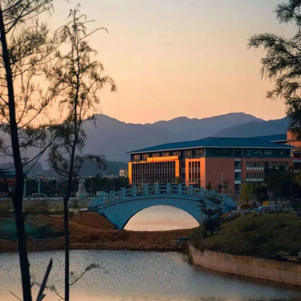 择校菌推出【走进大学序列专题推文】—【广东建设职业技术学院】