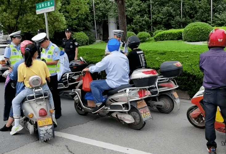 包含无证驾驶电动车怎么处罚的词条