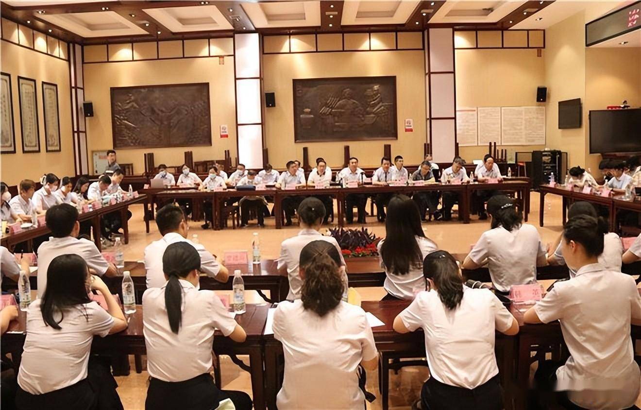 常德市一中召开"逐梦同行,勇创美好"青年教师座谈会_校务_教育_成长