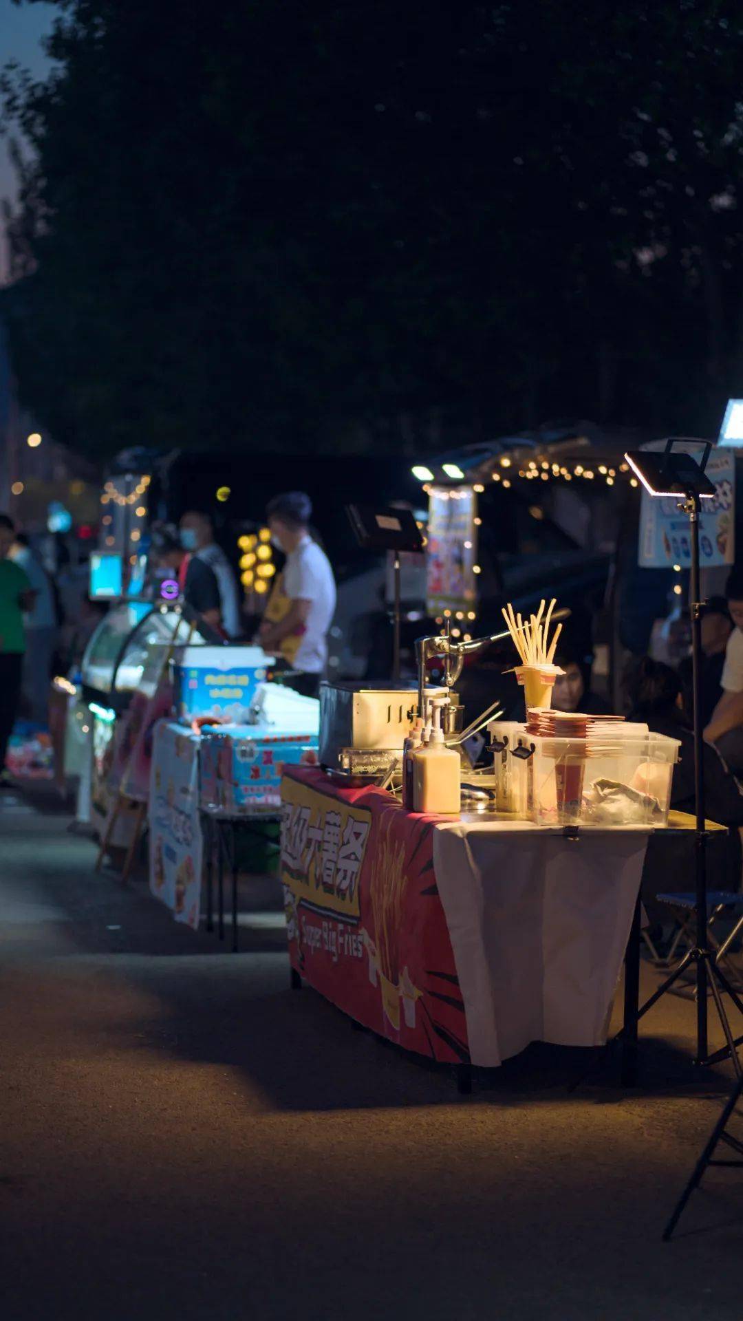 00:00:00▲周祉旭 摄辽阳白天紧张繁忙夜晚休闲安逸辽阳的夜市主打的
