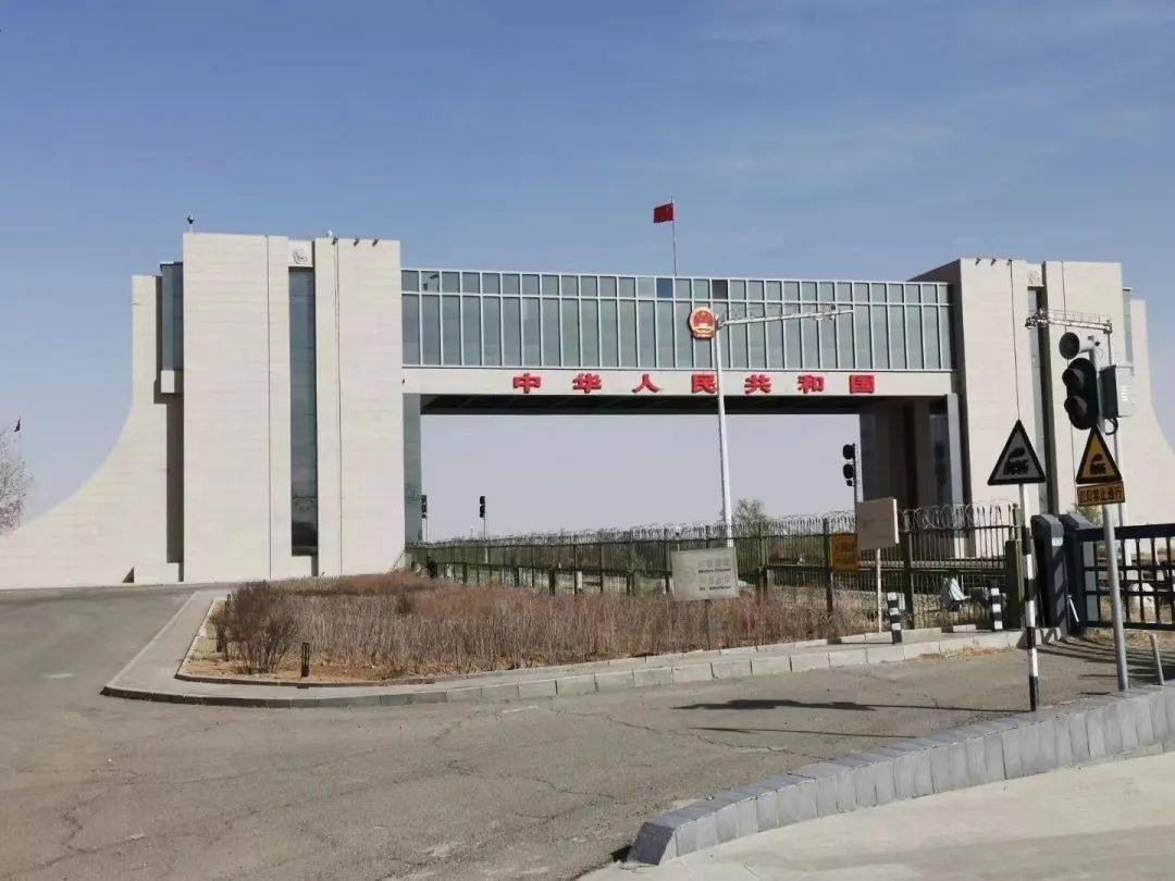今天到达,内蒙古二连浩特.二连浩特国门对面就是蒙古国.