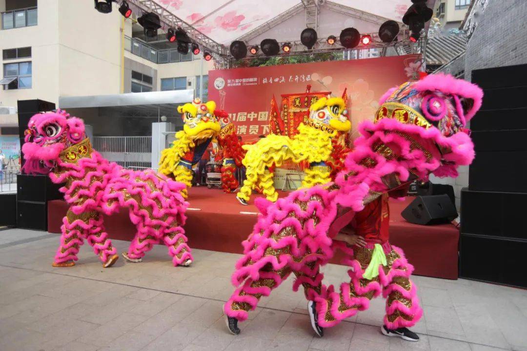 "梅花香自苦寒来,缘起岭南,便有了"十年如一日"的热爱和坚守,他们