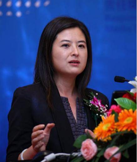 她主持的两档节目,《东方时空》和《焦点访谈》,也给人留下了深刻的
