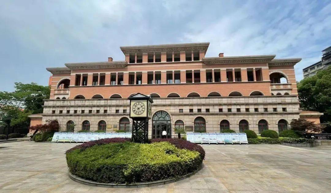 近日,上海铁路博物馆举办"初心如磐,赓续前行"沪宁杭青年铁路文化收藏