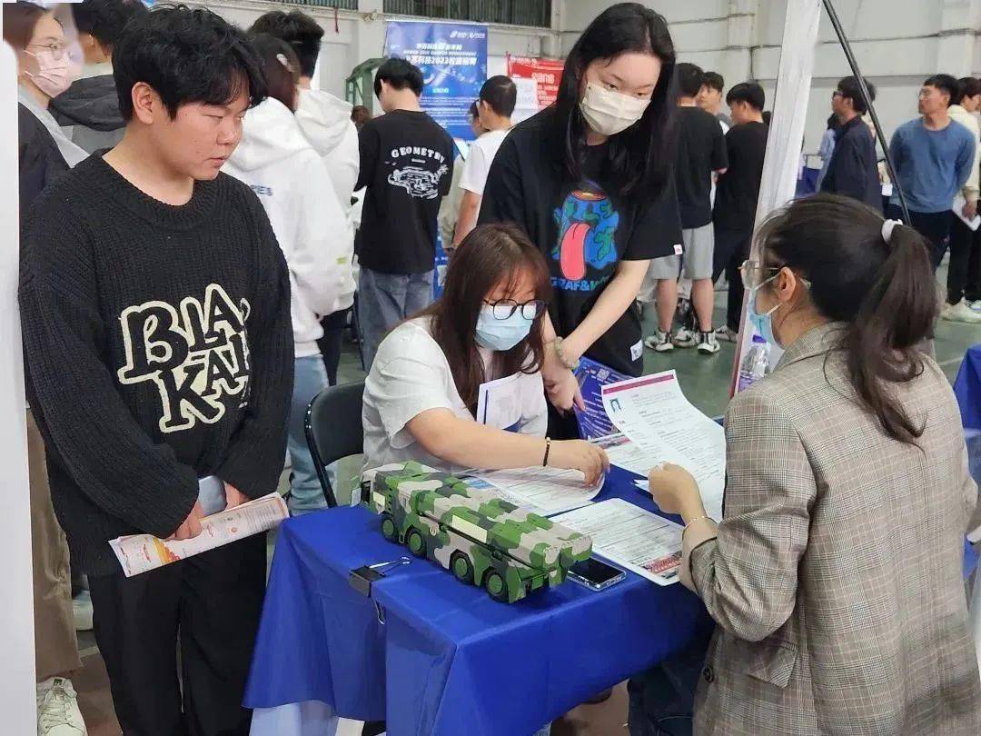宁聚英才 共赢未来 | 南航金城学院成功举办毕业季专场招聘会_就业