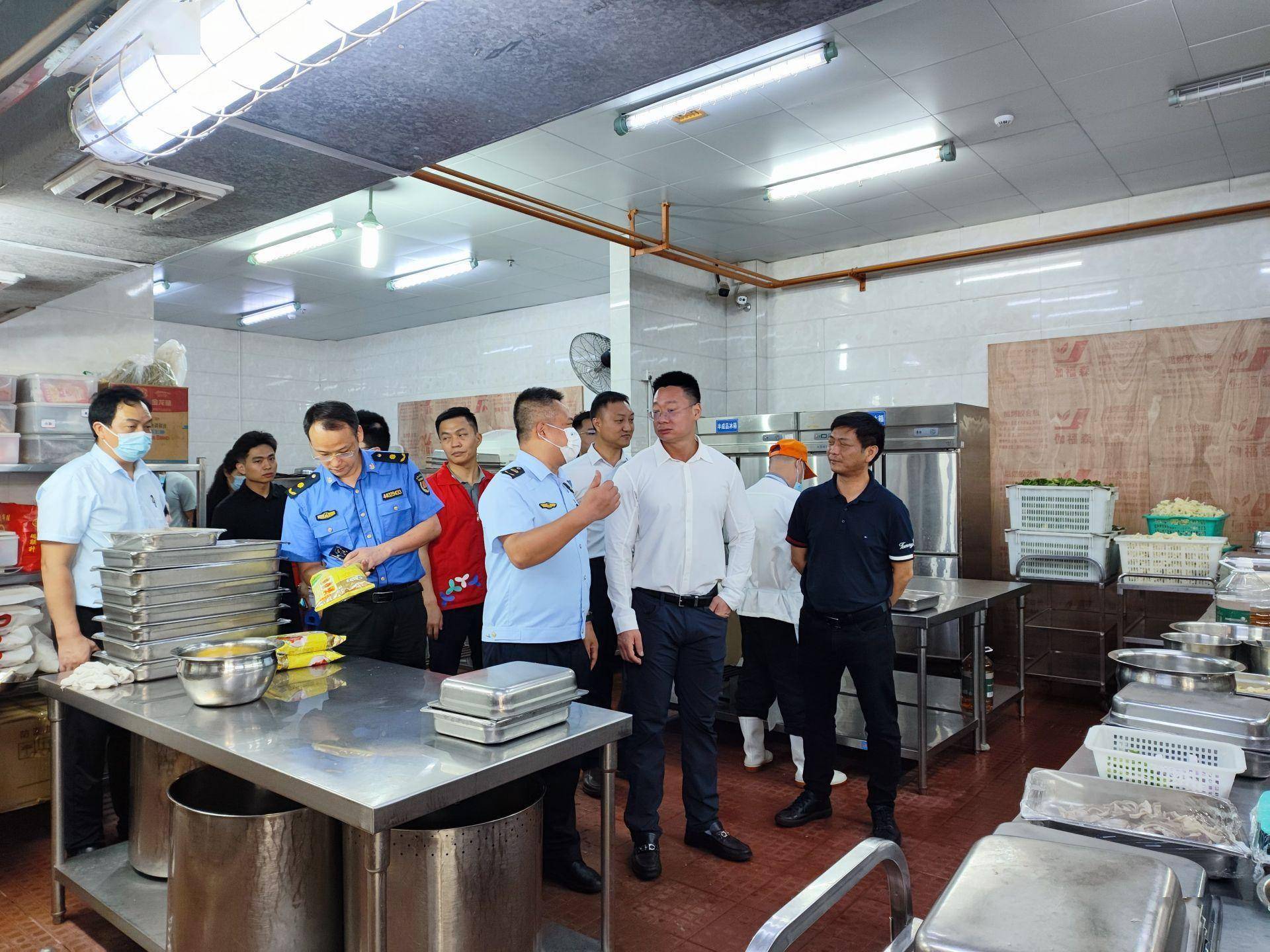 市市场监管局光明局马田所,马田街道综合行政执法队负责人参与了检查
