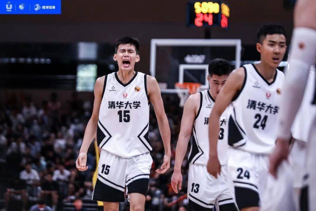 第二节清华大学内外开花,温淞连得8分,清华大学的队员们用强大的个人