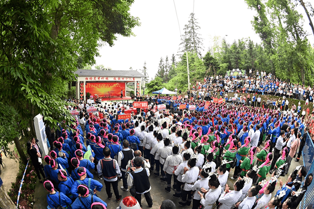 "黔湘四十八寨歌节"在天柱县竹林镇竹林村竹寨歌场隆重举行!