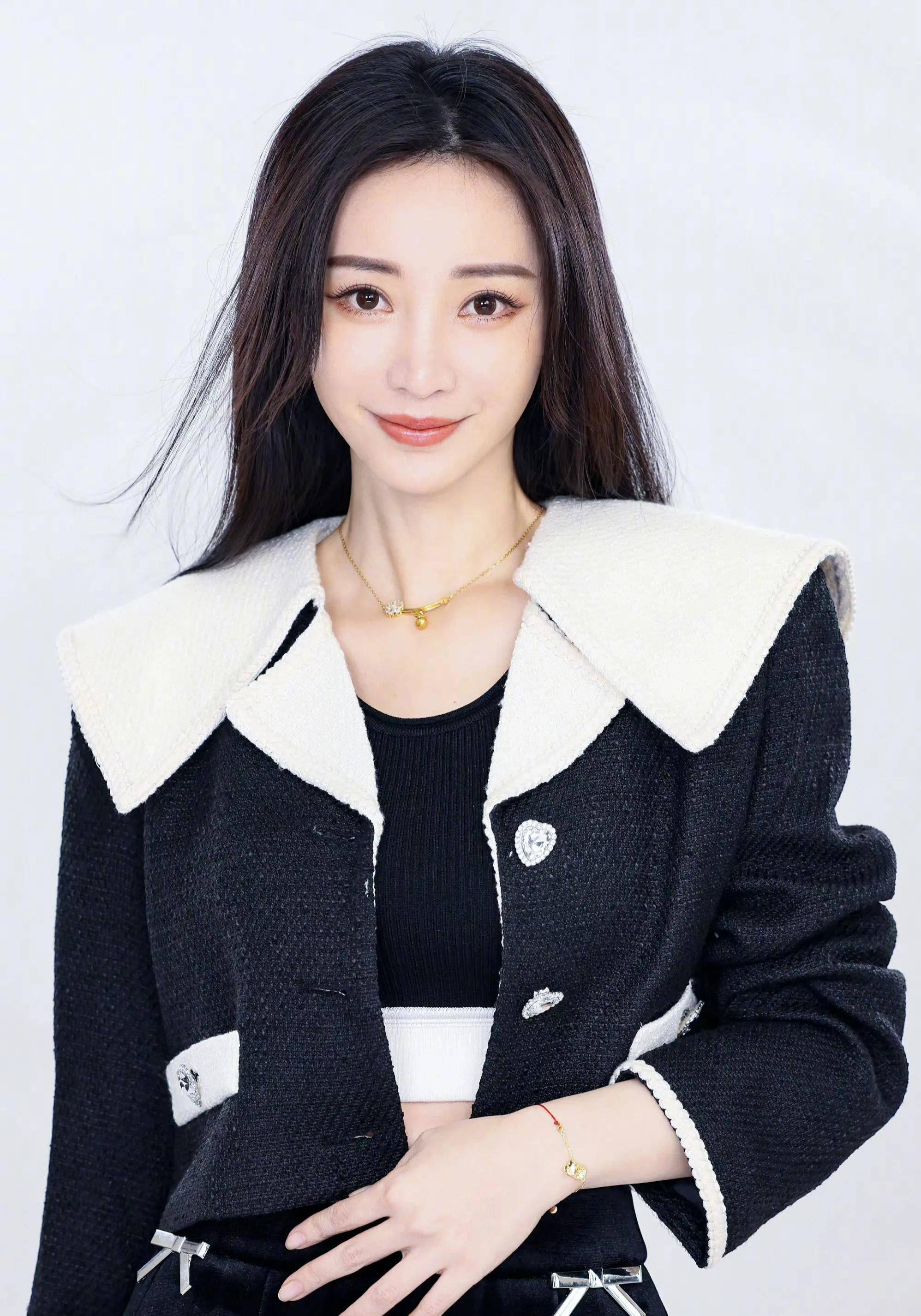 柳岩时尚合集:千娇百媚,风姿绰约