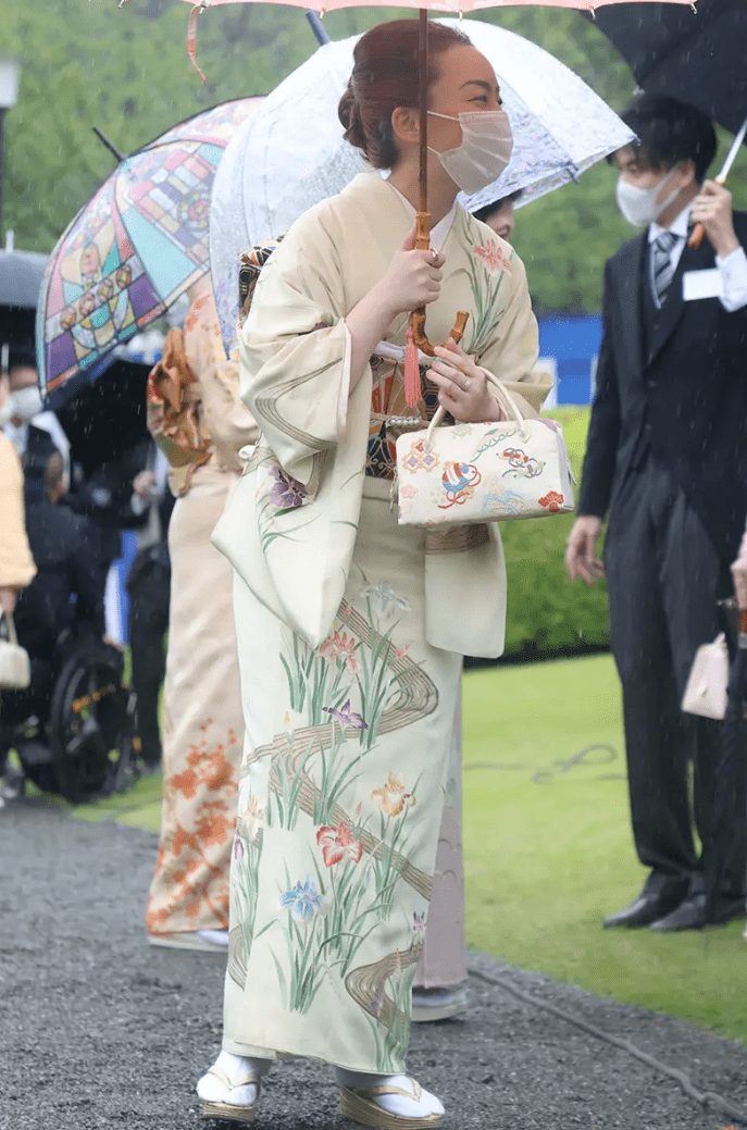 日本皇室齐聚游园会!