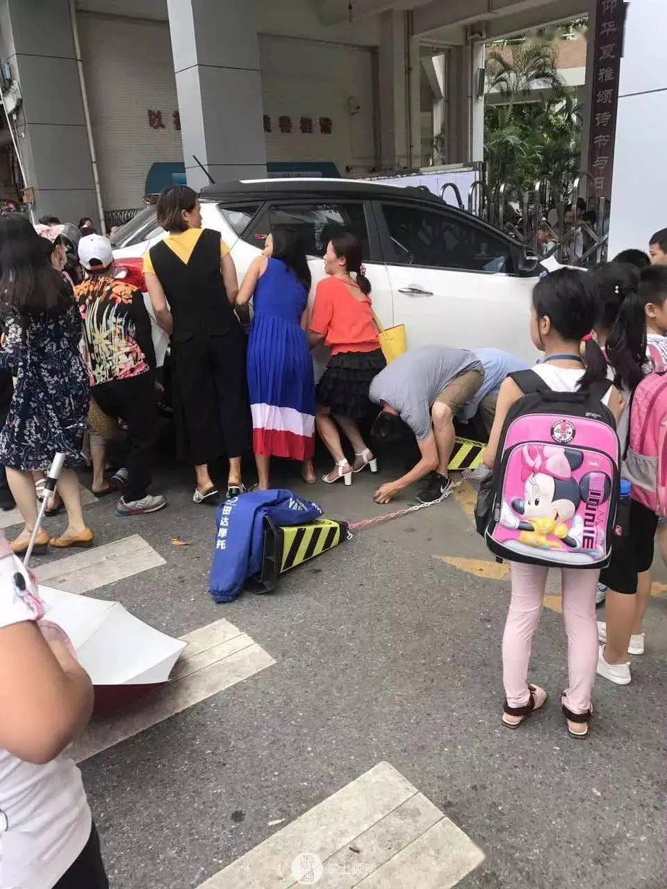 武汉小学生校内被撞身亡,知名人爆料:老师开车二次碾压