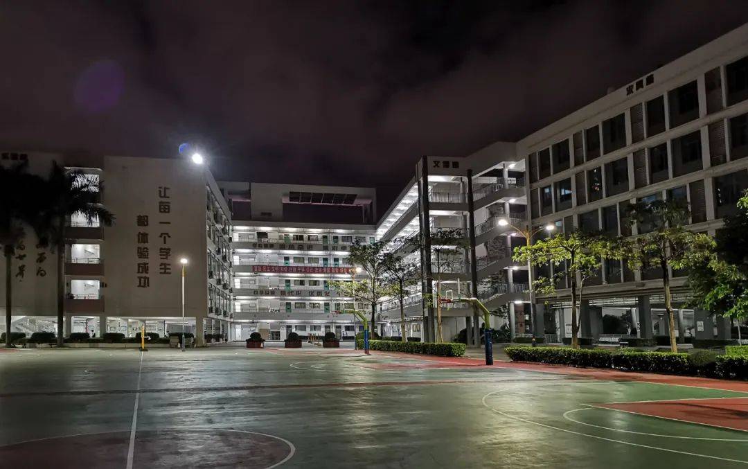 深圳这所全寄宿制高中成绩亮眼_教育_布吉_教学班