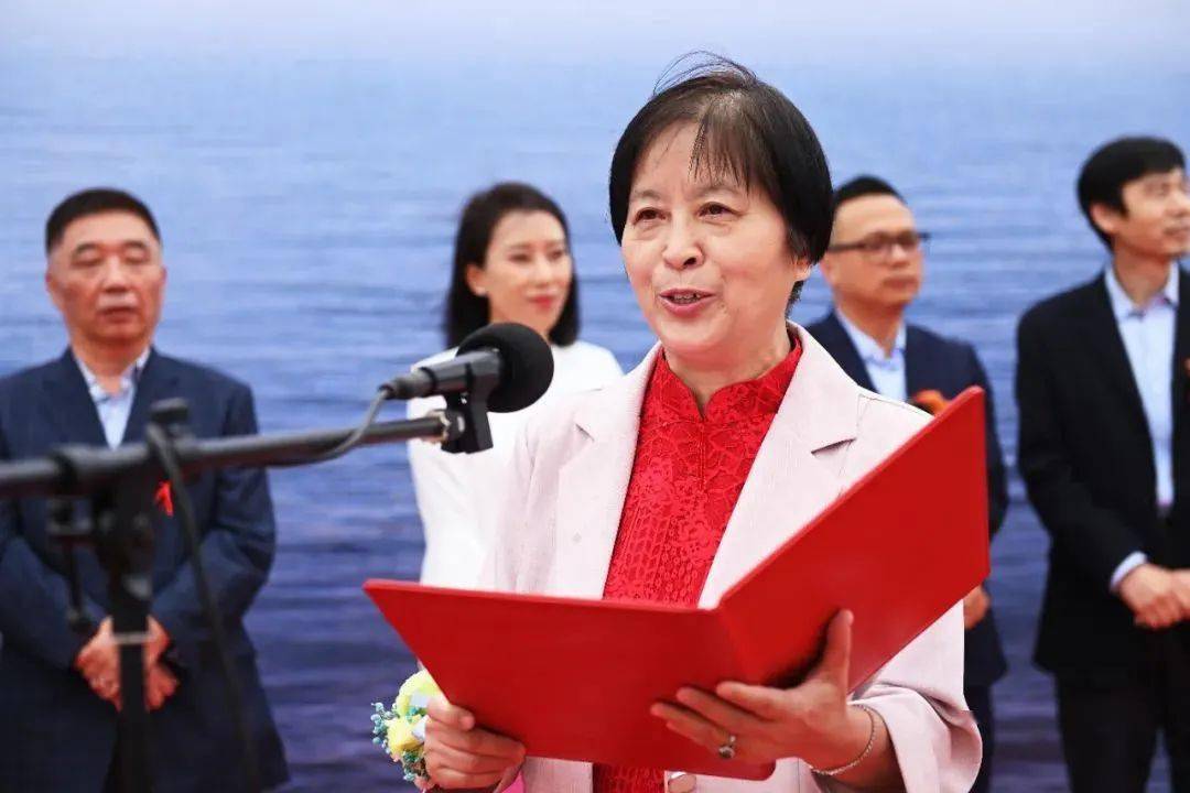 广盛石油产品有限公司董事长姬志森,bv船级社中国区副总裁陈彪,中船