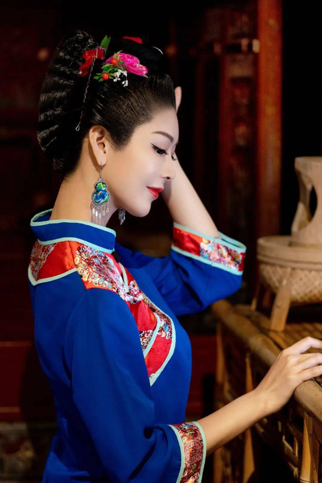 梳妈祖头,穿妈祖服湄洲女 以这种独特的方式敬仰千年 妈祖绽放渔女