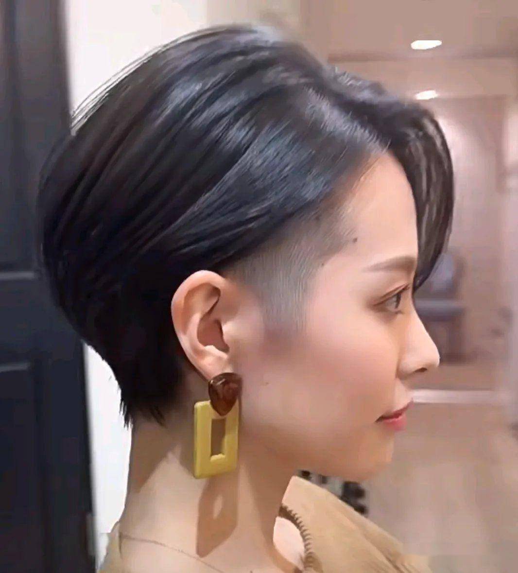 精选流行女士发型，好看时尚美美哒，剪完真好看_搜狐网, image size:1066x1179