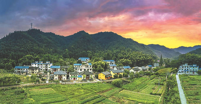 枫树坪下 三湾别样红_湾村_三湾改编_何继