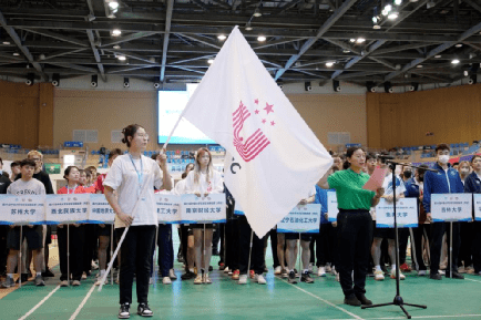 中国大学生体育协会羽毛球分会秘书长裘鹏,中国羽毛球协会副秘书长沈