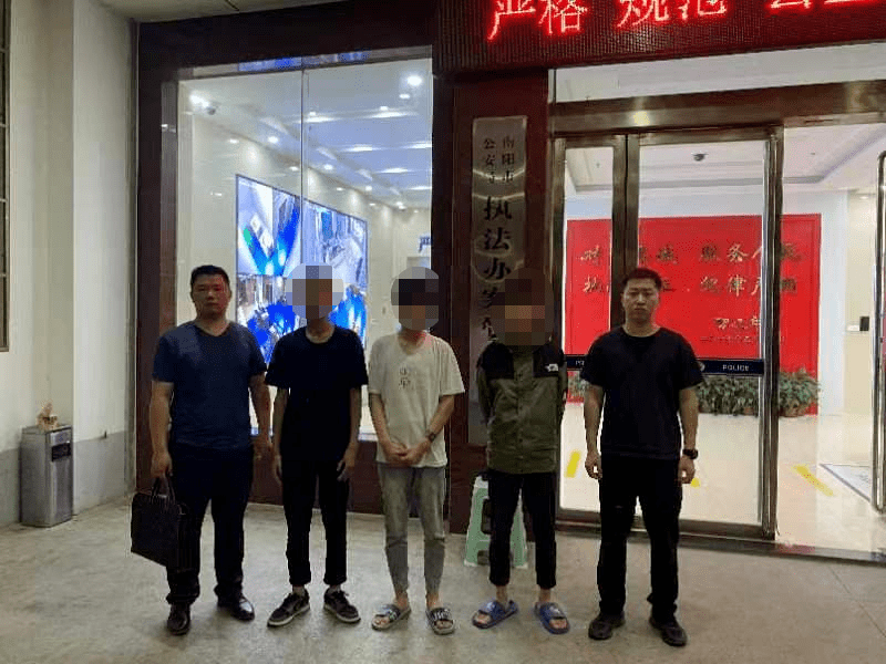 民警刘传谦,邓煜坤等人立即驱车赶往南阳市,5月20日凌晨在宛城区将其