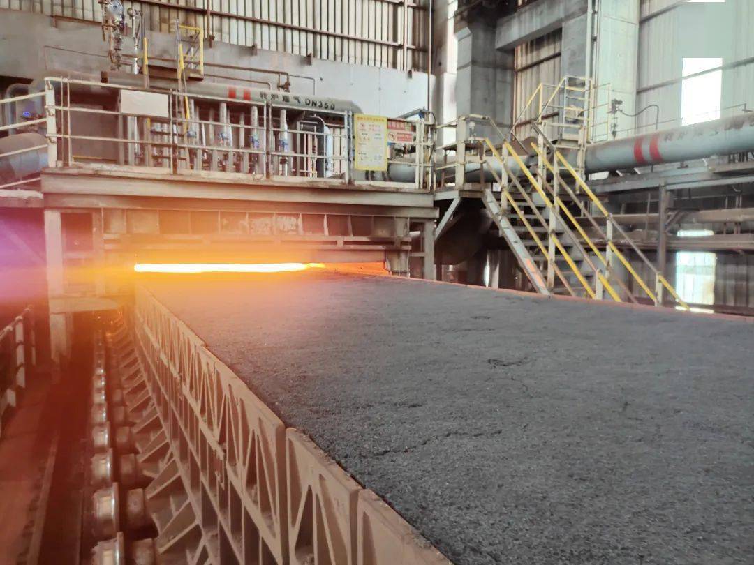 龙钢公司烧结机穿上了新型"透气衫"_生产_堵炉_台车