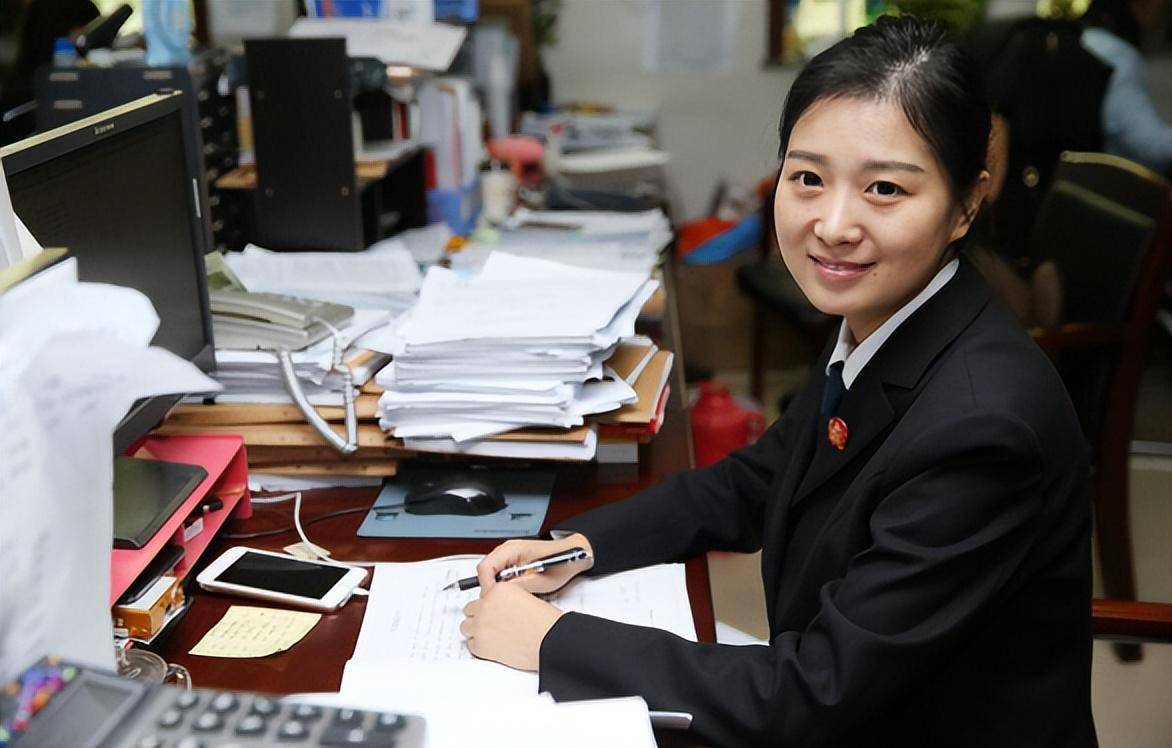 有人提议:公务员事业编员工该周末办公方便群众,瞬间激起热议_工作