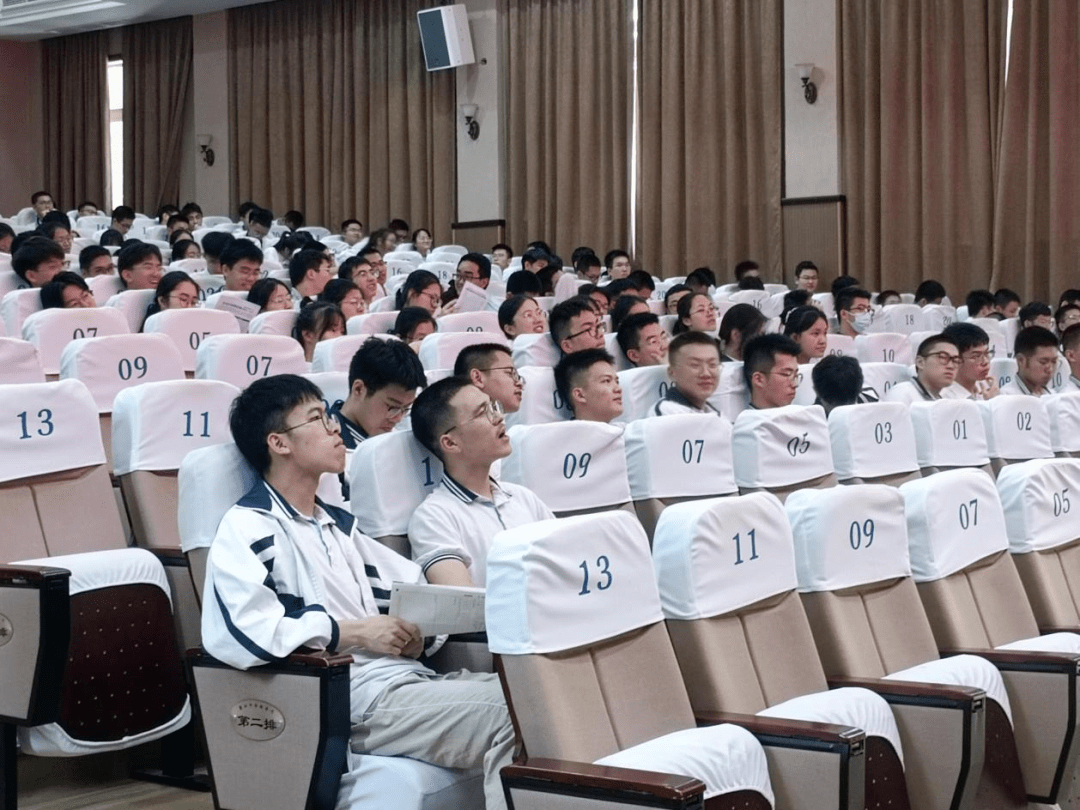 "蓝色召唤——海洋科普公益课堂"走进鳌江中学_浙江_宿刚_讲座