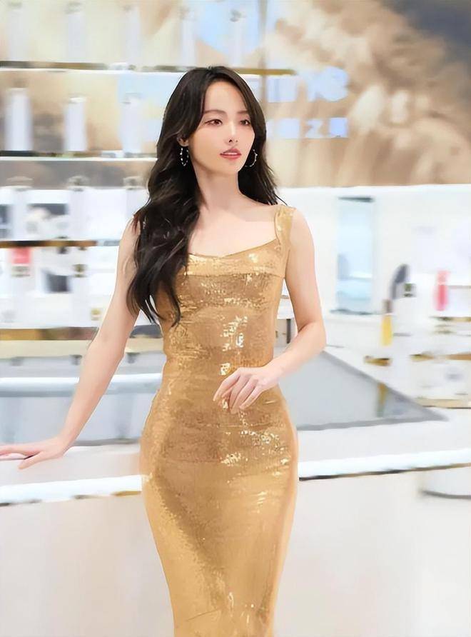 张嘉倪婚变后美得像换了个人!