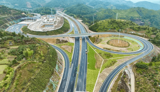 文瑞,文泰,文景等3条高速公路均已通车,322国道横穿全境,面对长三角