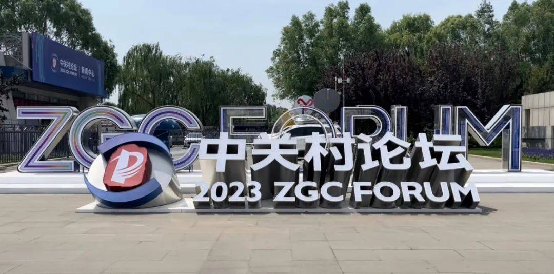  2023 themed off and