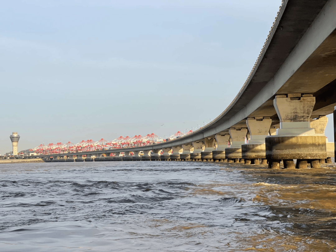 东海大桥防护工程深水区软体排铺设完成施工,工程进入最后冲刺阶段