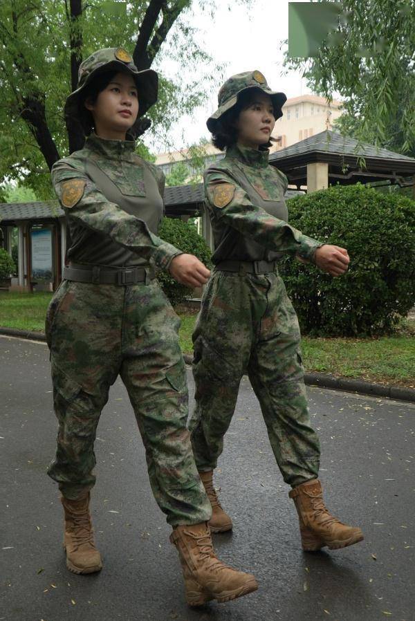 已陆续配发至部队21式丛林迷彩蛙式作训服近日21式蛙服来啦