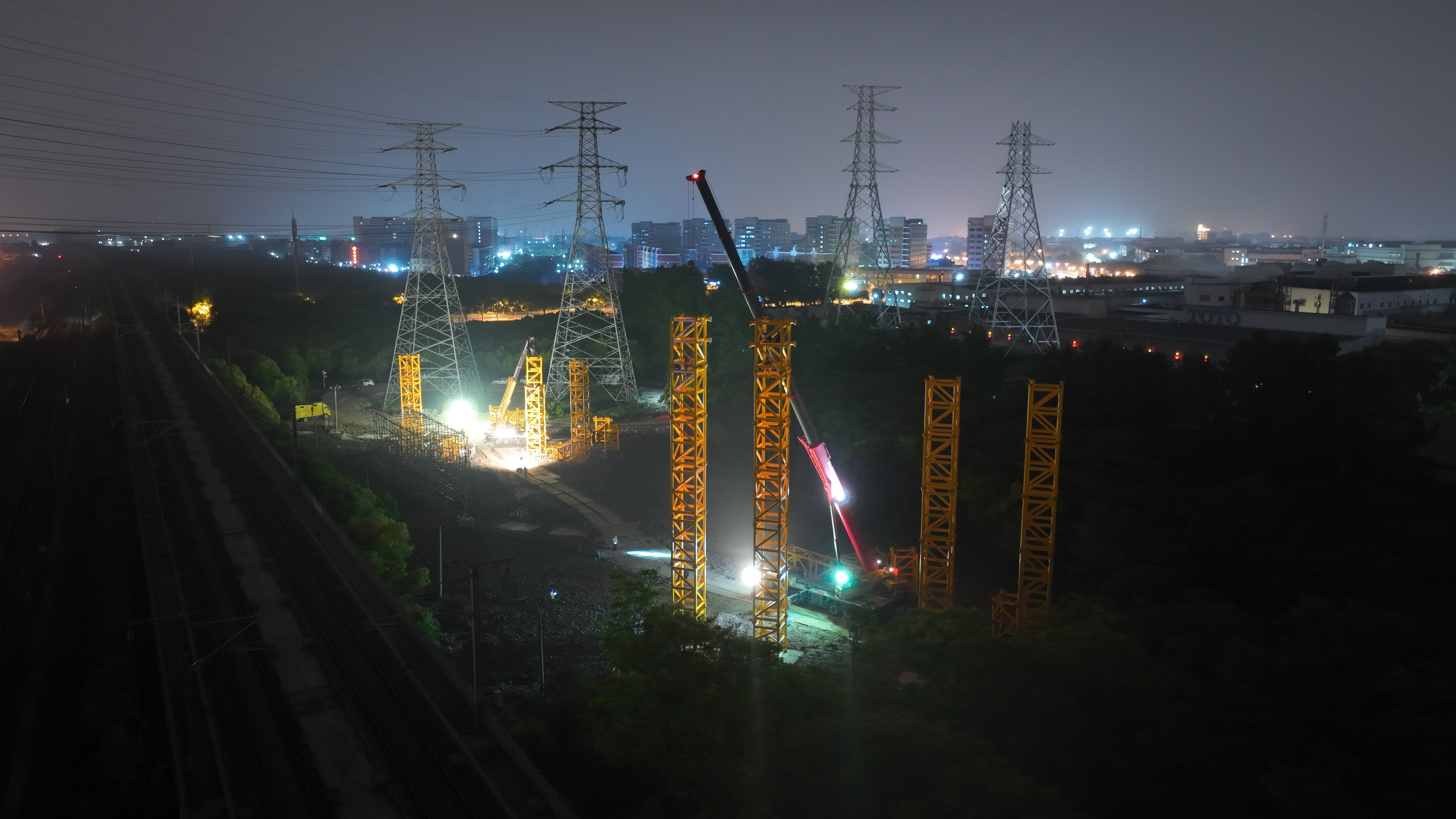 高清夜晚工地施工图片图片