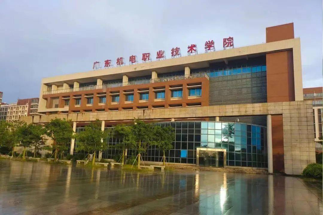 华东体育学院的分数线_2024年东华大学体育部录取分数线（2024各省份录取分数线及位次排名）_东华大学体育单招录取名单