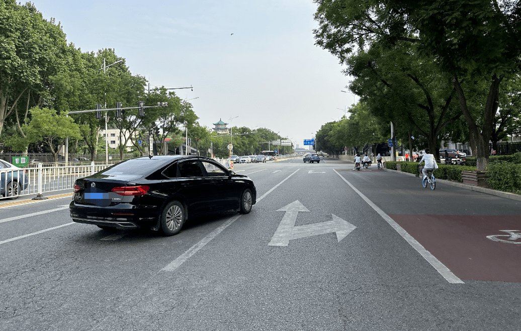 顺义这个丁字路口让司机犯晕_信号灯_十字路口_车辆