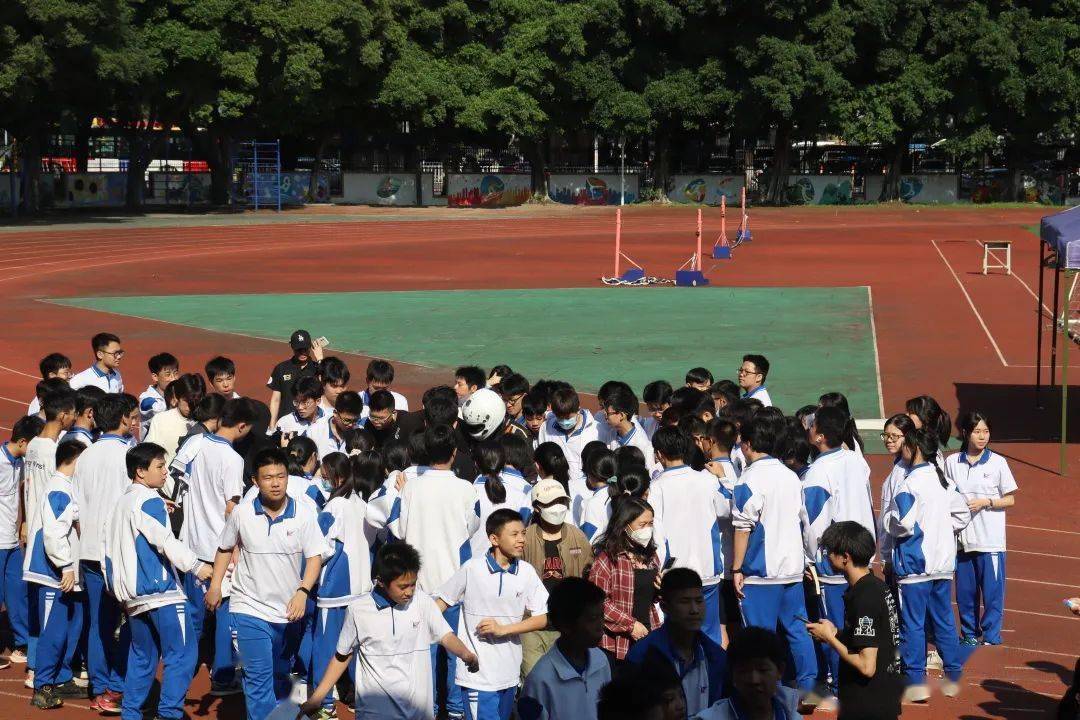 邝维煜小学图片