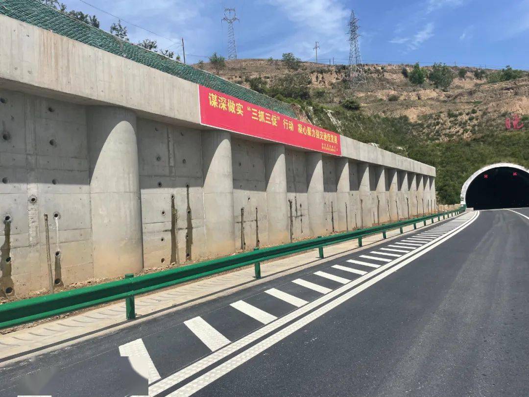 深入山体18米的仰斜式排水孔——仰斜式排水孔在桩板墙水毁修复工程中