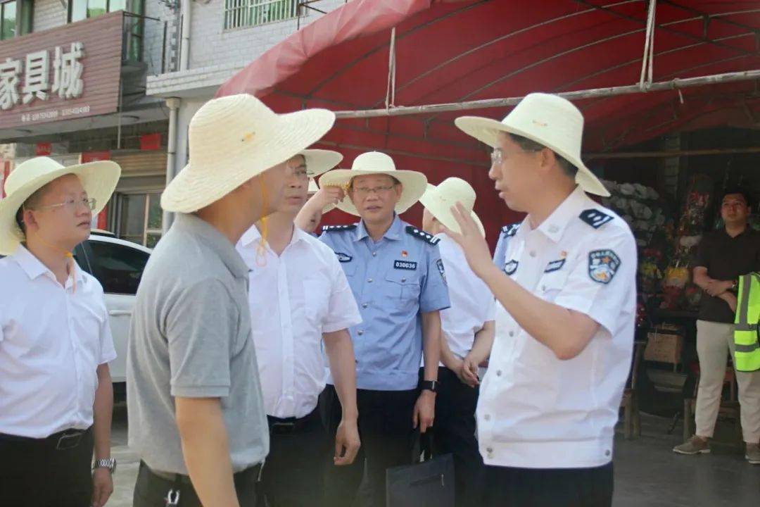 5月29日,副市长,市公安局党委书记,局长唐文发赴醴陵调研督导交通安全