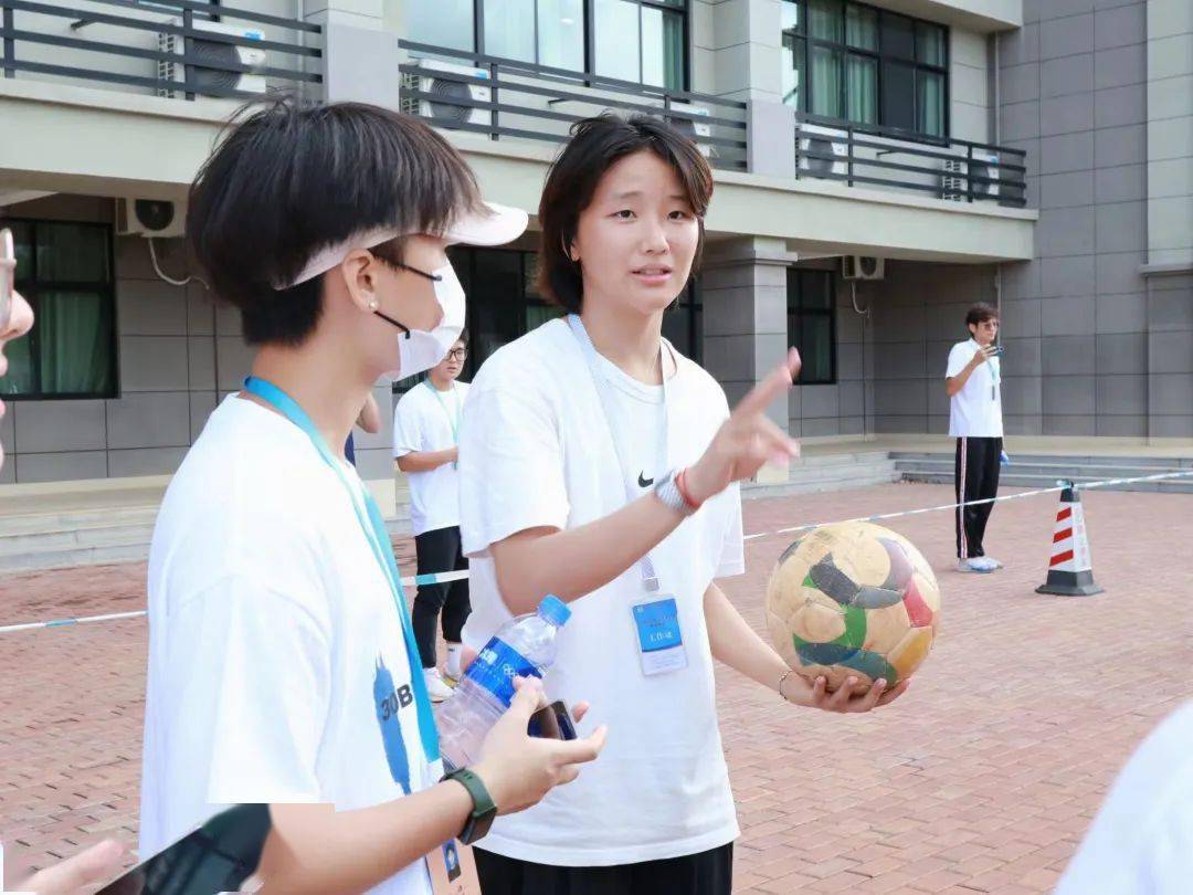 奔跑吧线下活动名次第一名:音乐学院第二名:体育学院第三名:生命科学