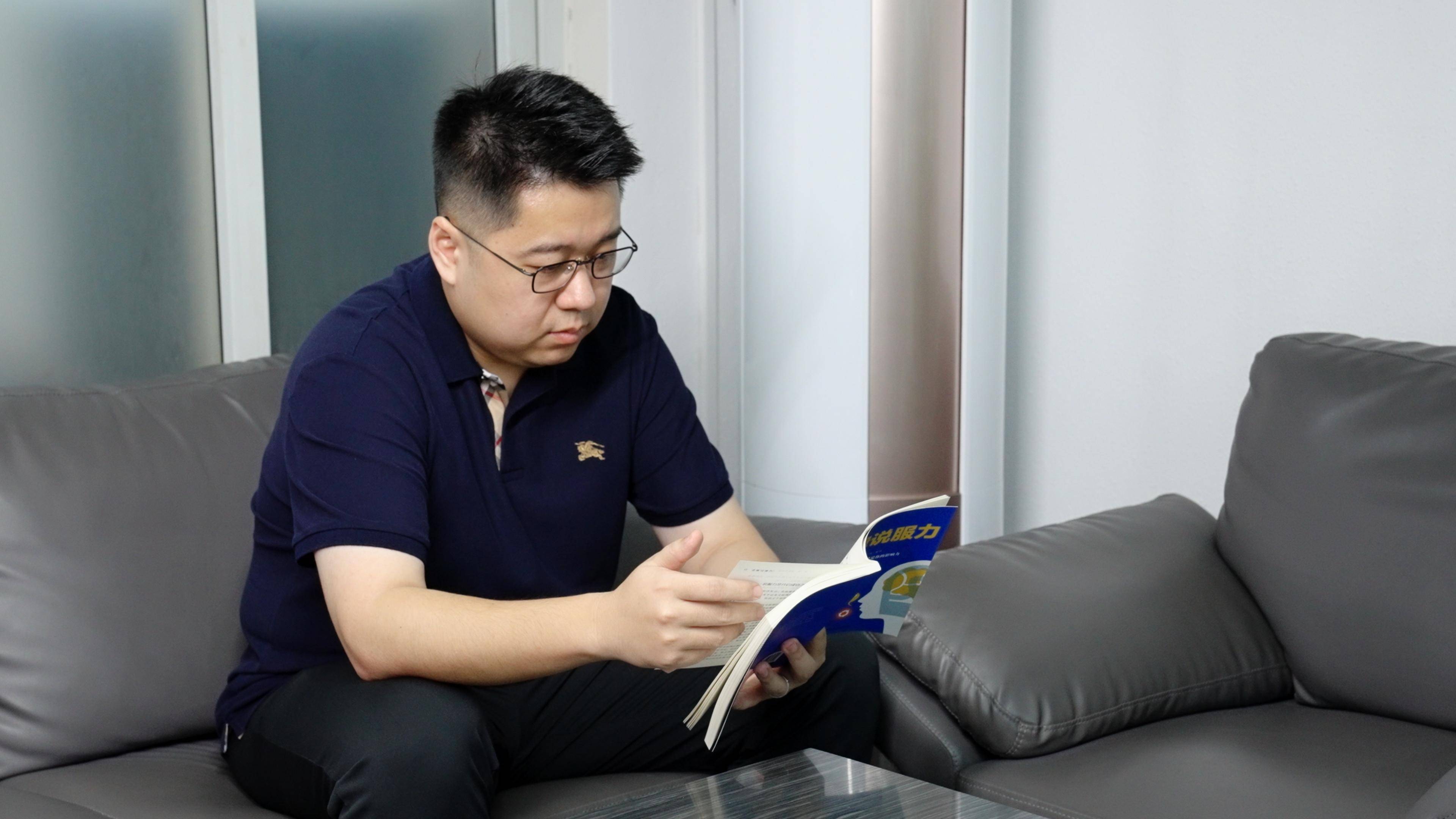 "深二代"金融达人耕耘传统赛道,绽放"小而美"之花_深圳_汤飞_企业