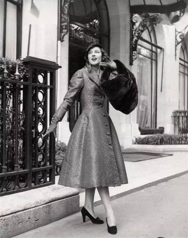 细数历任设计师,没有对比就没有伤害_yves_laurent_经典