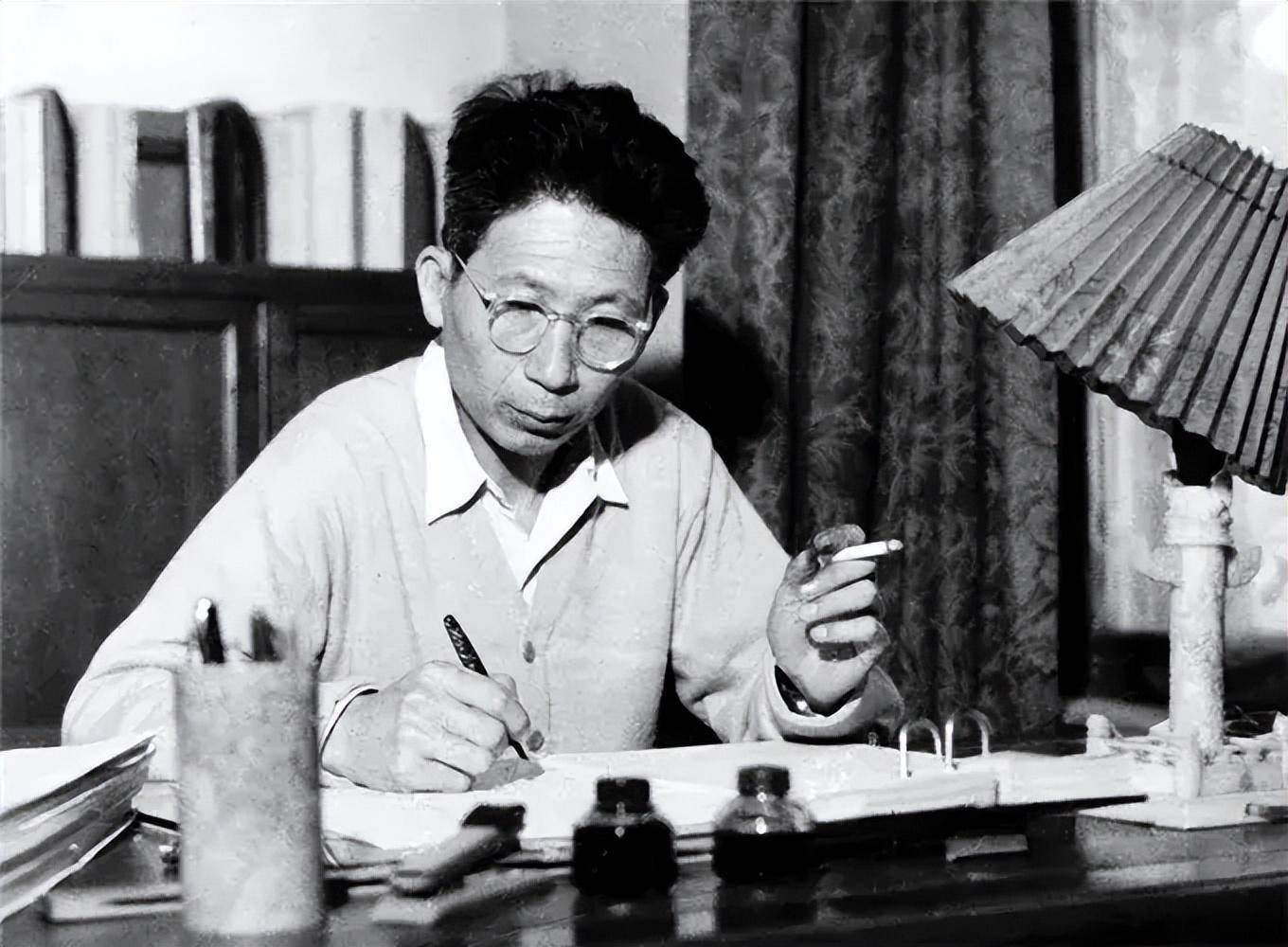 此外,雷振邦在雪山哨所采风时,被冒着风雪驻守的战士们深深打动,由此