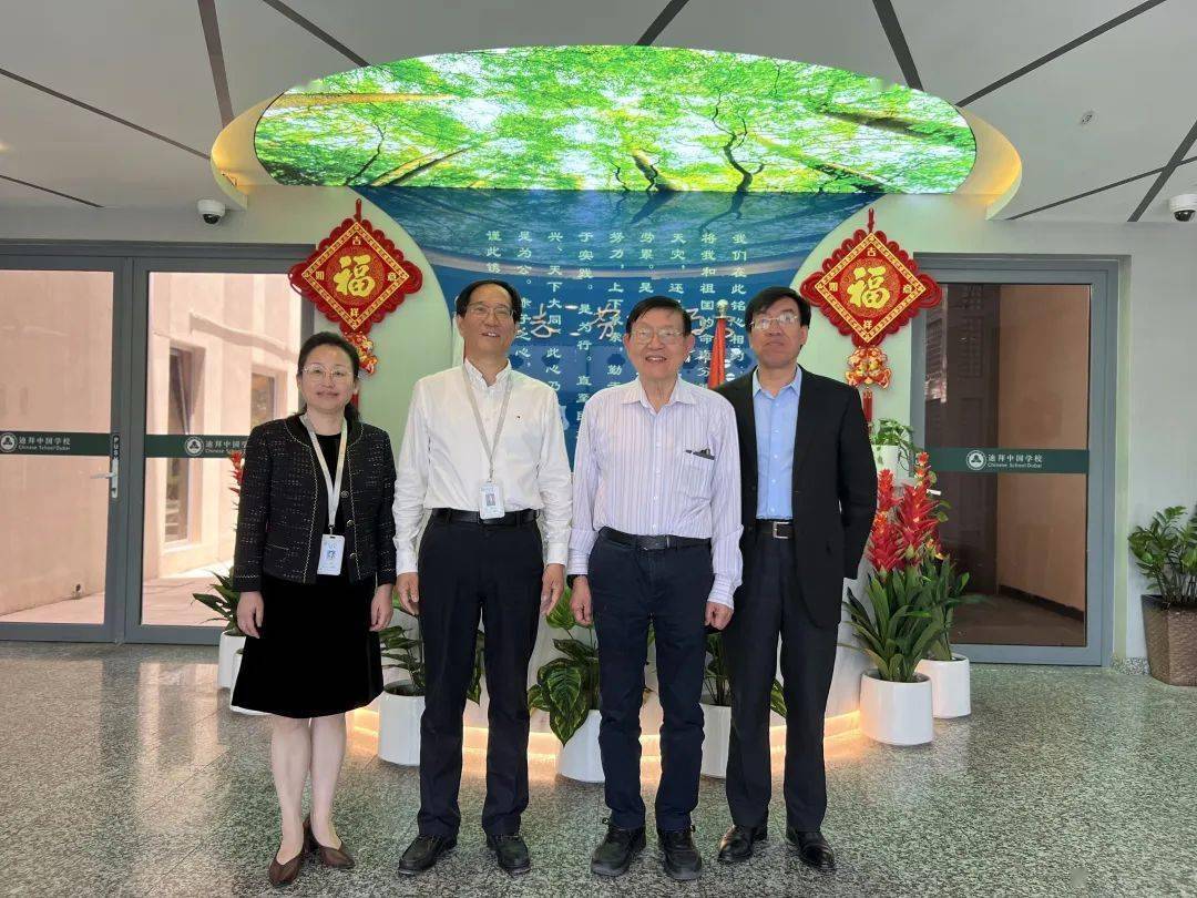 香港大学人类学教授宗树人先生,沙迦美国大学社会学教授汪昱廷女士