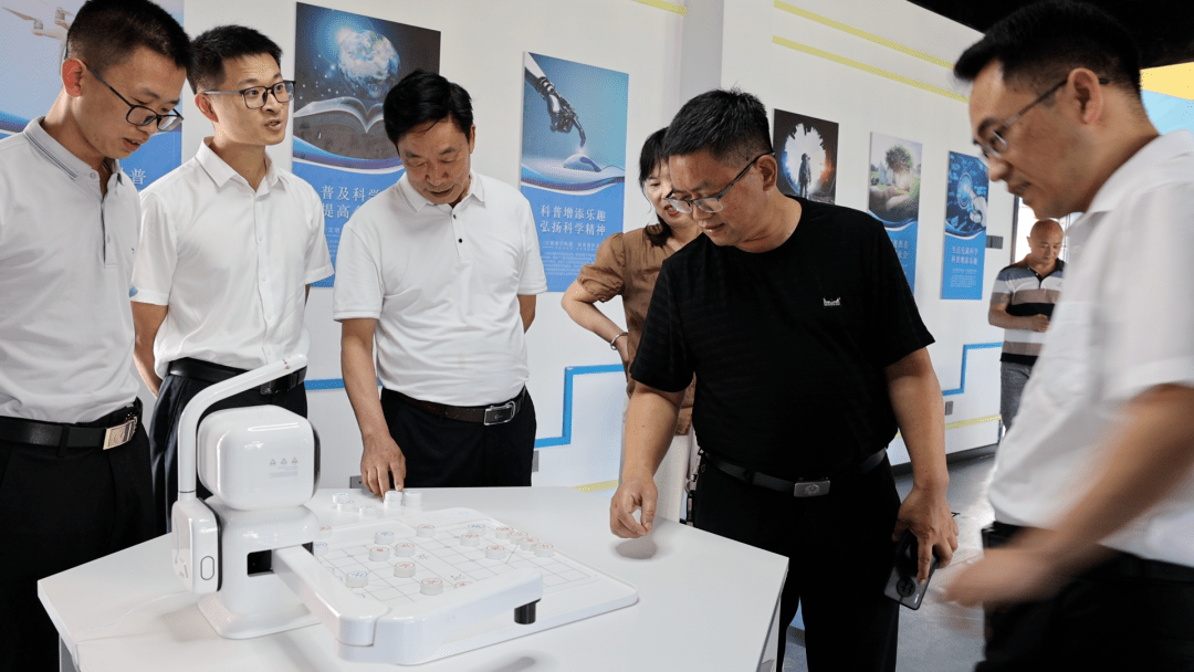 都昌县首家农村校园科技馆在三汊港镇中学揭牌_江西_基础科学_活动