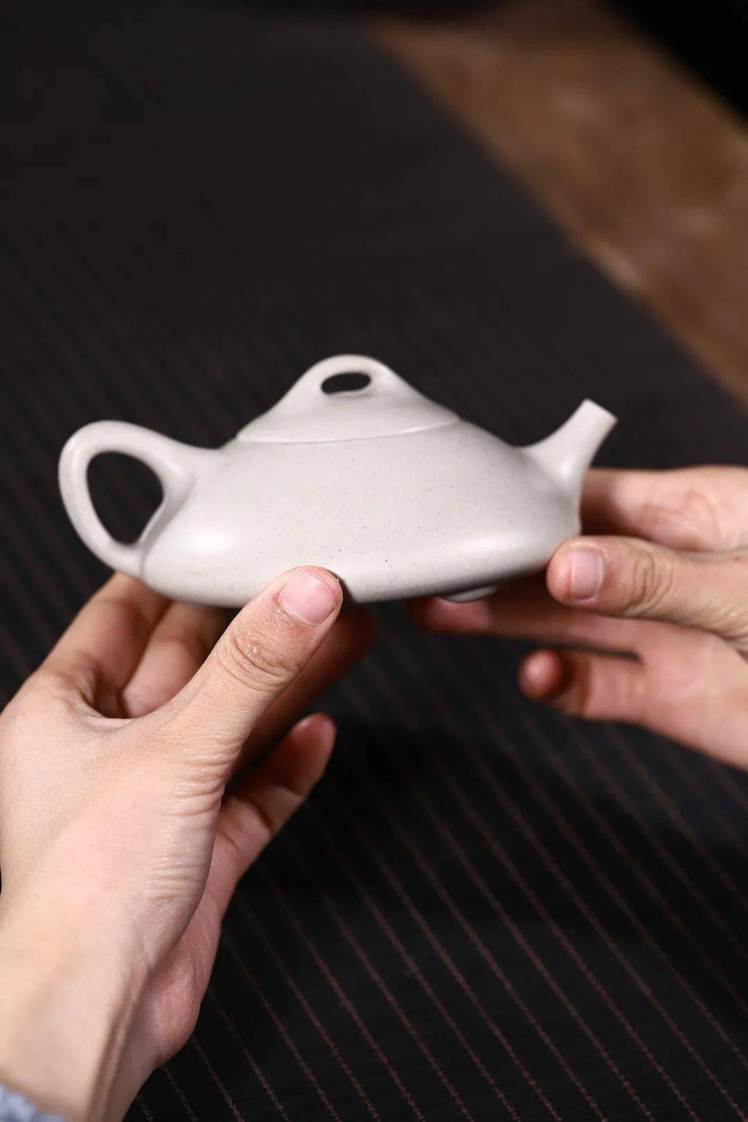 说的自然是『紫砂壶鼻祖』供春壶,『紫砂壶美人』西施壶,和『紫砂壶