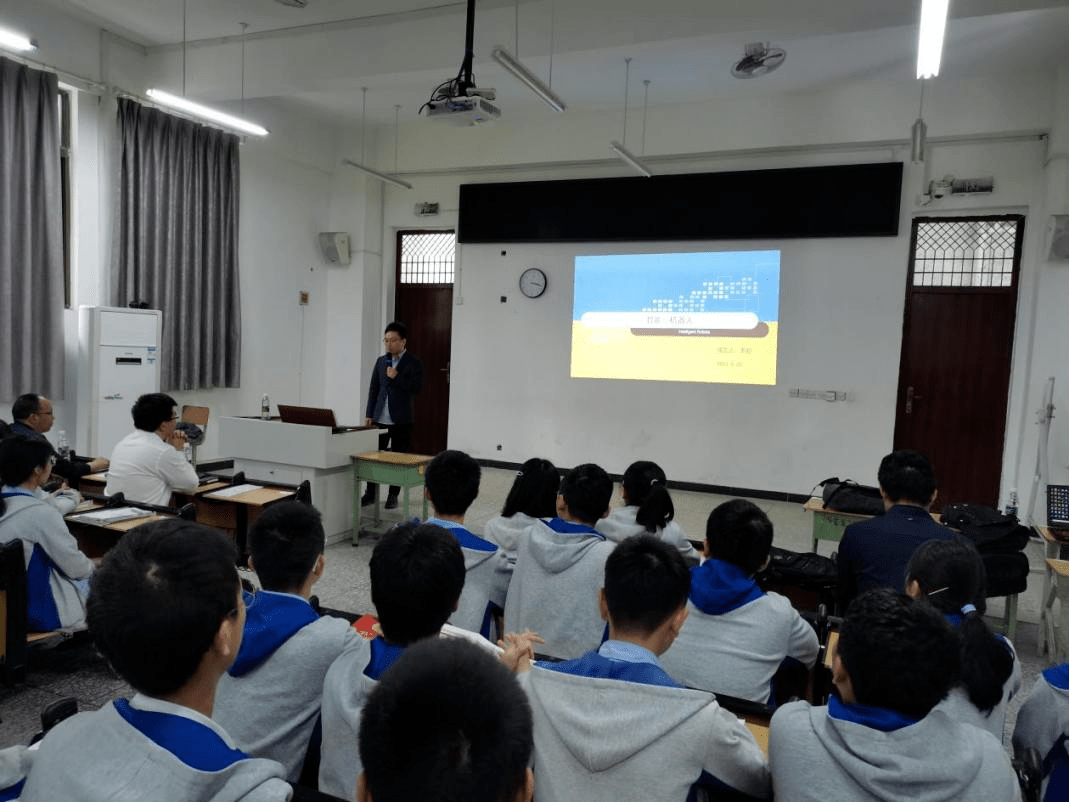 李超为四川省名山中学学生做科普讲座四川省汉源县第二中学▲向启荣