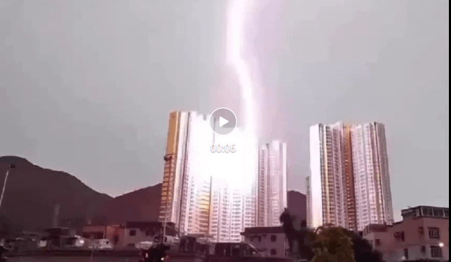 惊险!香港一高楼被雷击_雷电_闪电_单位