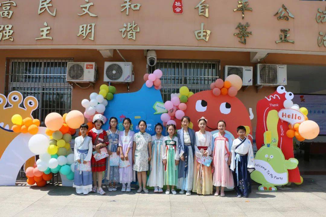 6月1日,滁州市第二小学开展了"共度双向奔赴的儿童节 培育文化自信的
