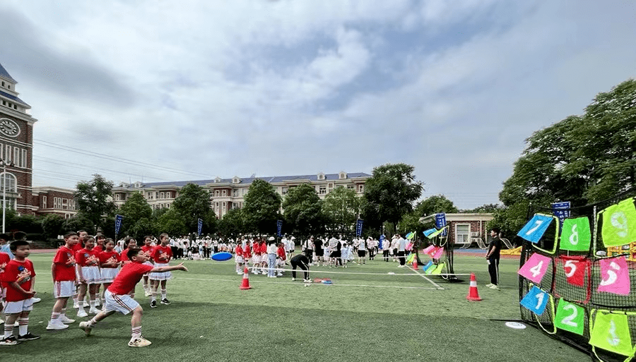 湖南省首屆兒童體育大會在芙蓉區大同瑞致小學開幕5月31日上午,湖南省