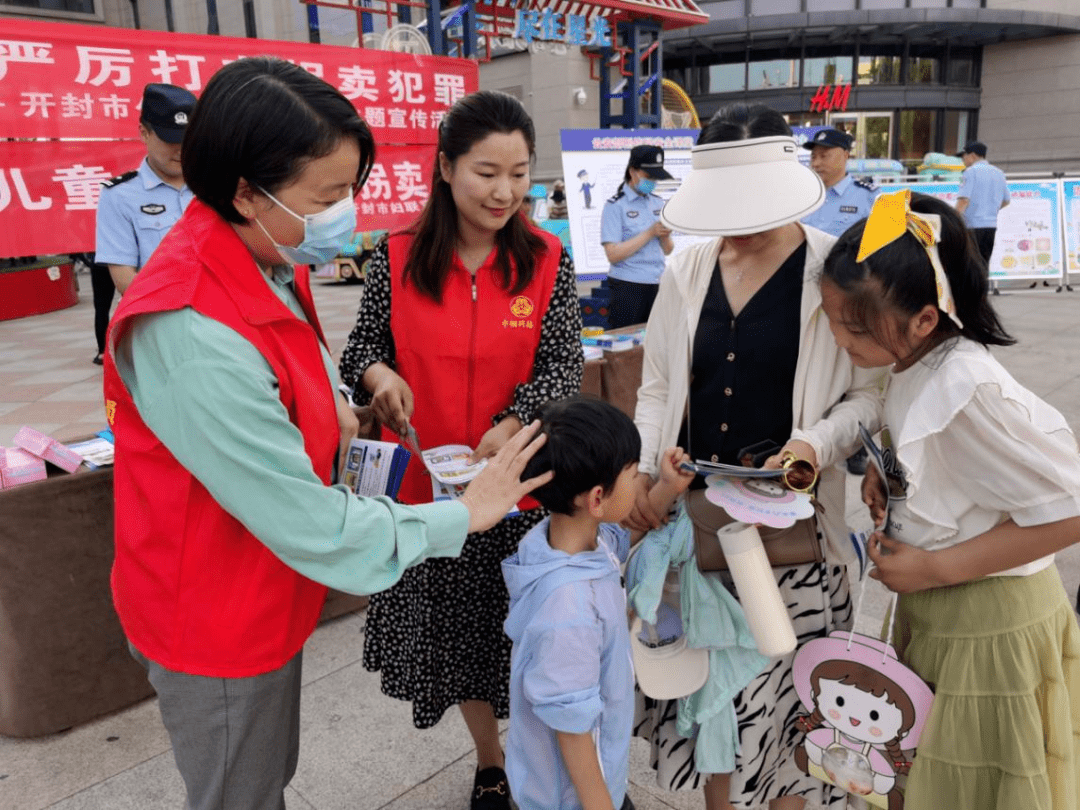 开展关爱妇女儿童宣传图片